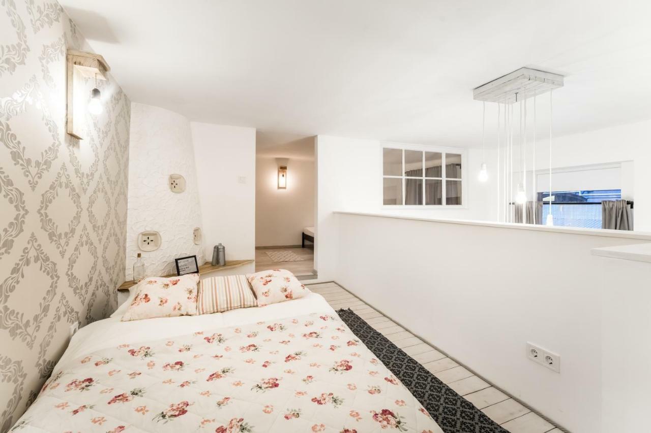 Bpr Vintage Garden Apartment With Terrace & Sauna Budapest Esterno foto