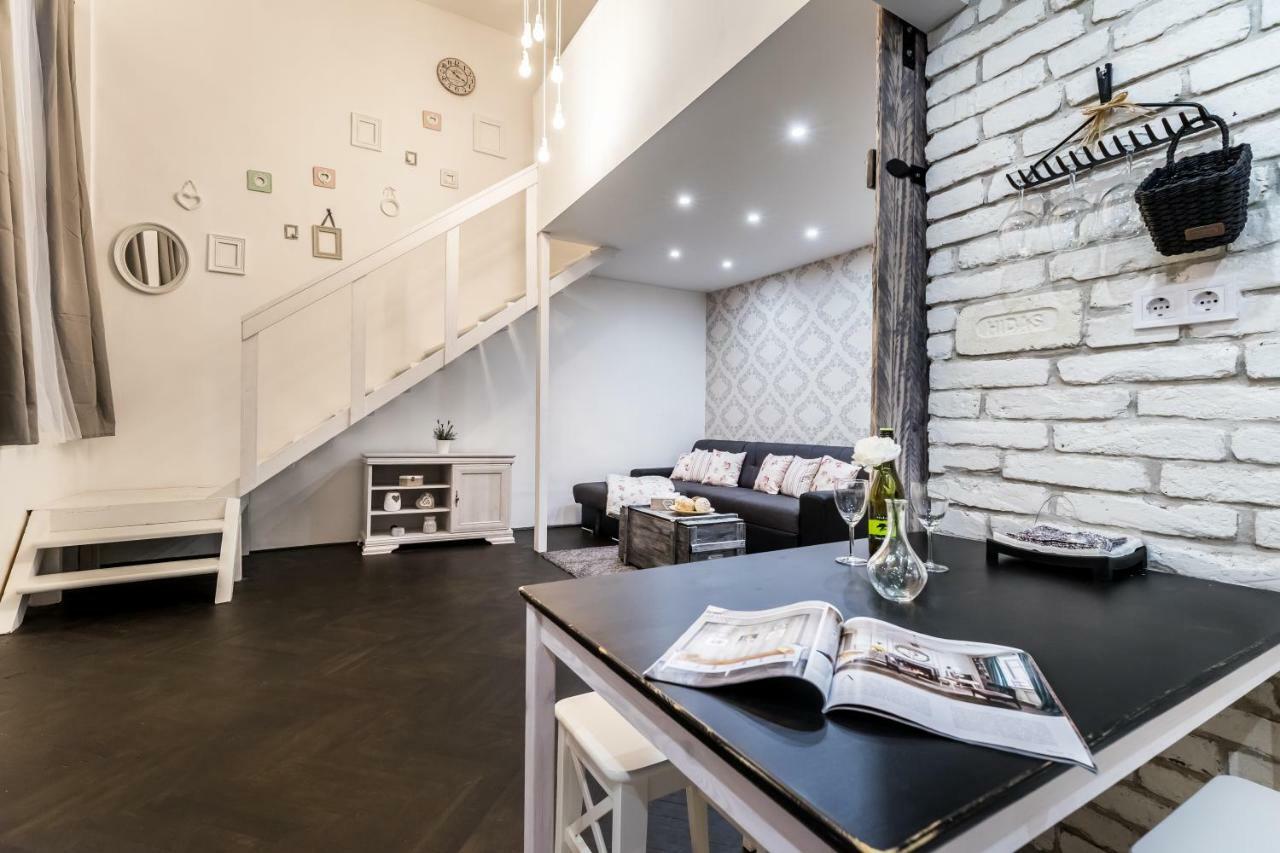 Bpr Vintage Garden Apartment With Terrace & Sauna Budapest Esterno foto